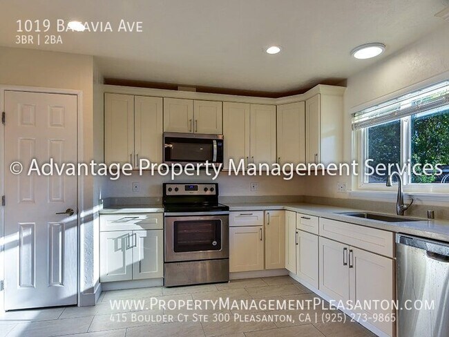 Building Photo - 3 Bed / 2 Bath, 1,350 sq ft 1-story home i...