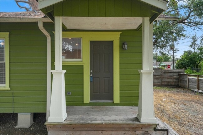 Photo - 1107 Melbourne St House