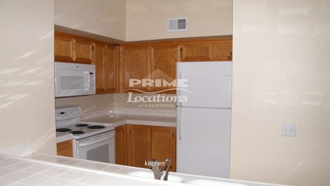 Building Photo - Spectacular Pacific Sunset condo