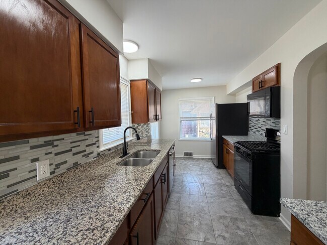 Foto del edificio - 1822 W 187th St