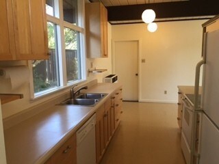 Building Photo - 2565 San Carlos Dr