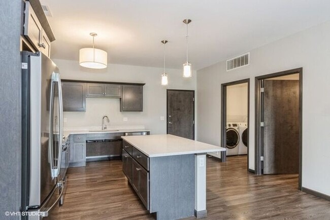 Building Photo - $1,250 | 1 Bedroom, 1 Bathroom Condo | Dog...