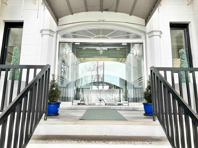 Foto del edificio - 6305 JFK Blvd E