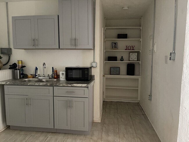 Building Photo - 857 Ola