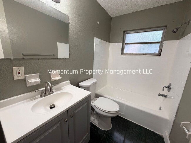 Building Photo - 10401 N 11th St
