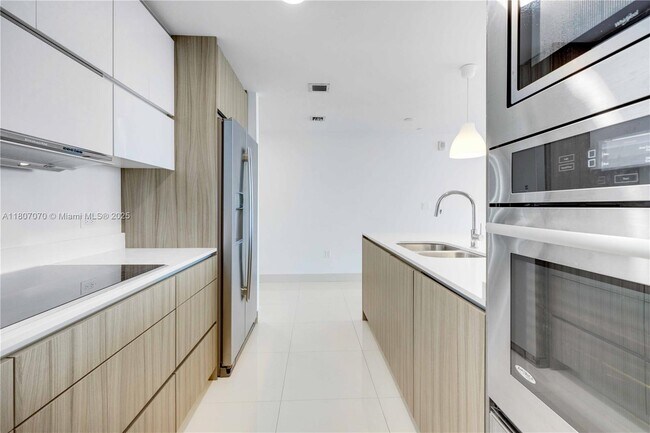 Foto del edificio - 600 NE 27th St