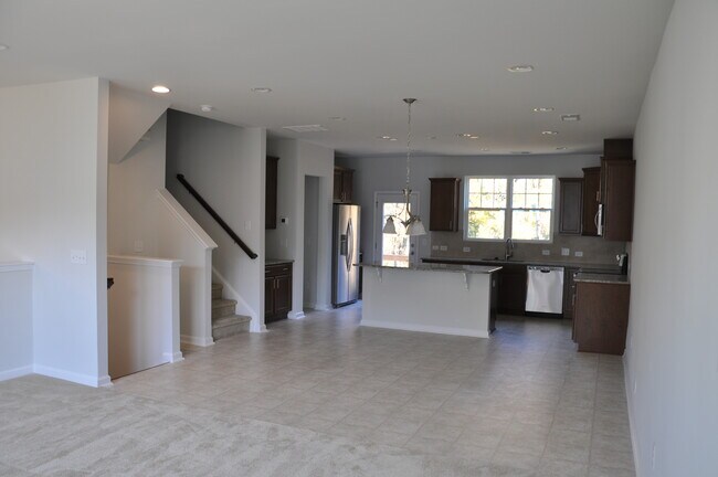 Building Photo - 1422 Salem Creek Dr