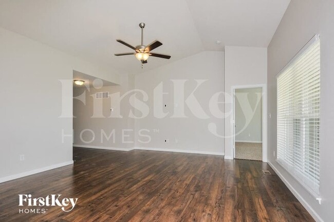 Building Photo - 404 Cozy Pines Dr
