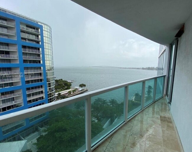 Foto del edificio - Furnished 1BR Condo with Stunning Bay View...