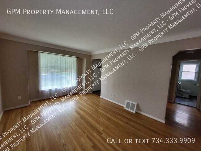 Foto del edificio - 15830 Englewood Ave