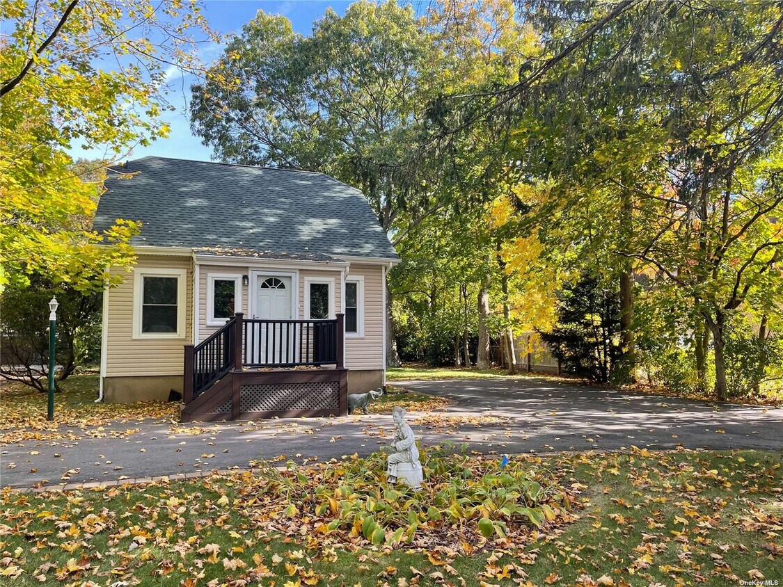 16 Stratford Ave, Greenlawn, NY 11740 House Rental in Greenlawn, NY