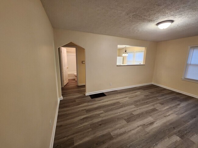Foto del edificio - Adorable 2 bedroom with updates and washer/dryer hook-ups