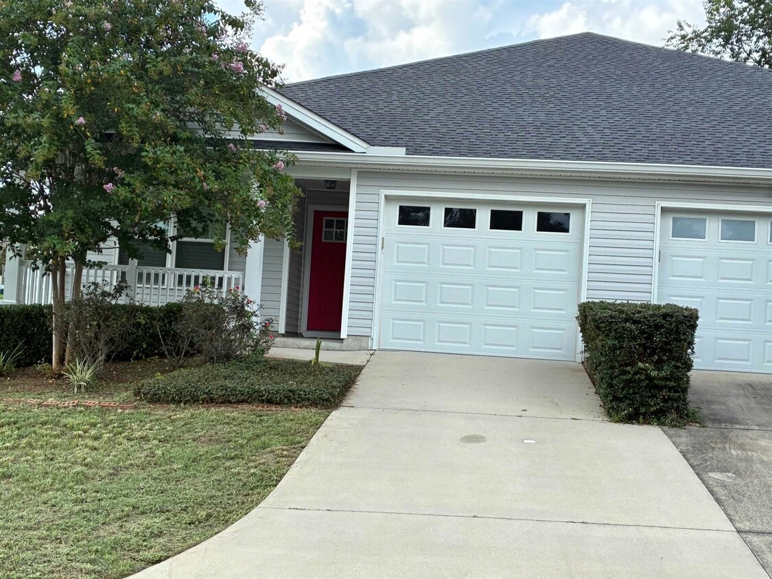 Primary Photo - 551 Brooke Hampton Dr