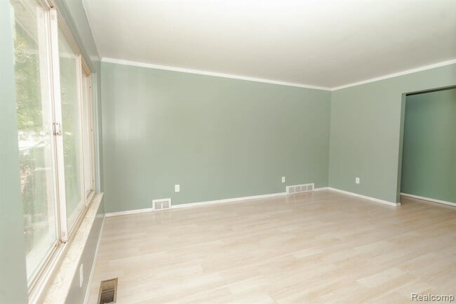 Building Photo - 25568 Thomas Dr
