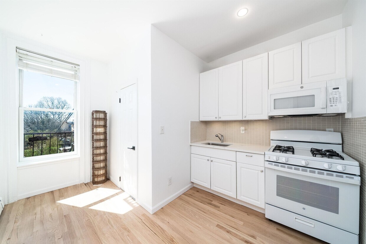 Primary Photo - 345 Communipaw Ave