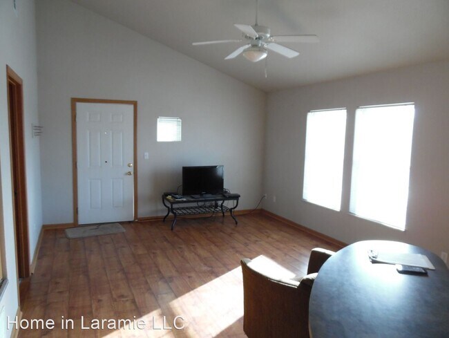 Building Photo - 4 br, 2 bath House - 647 Mitchell St. A2