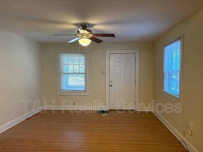Foto del edificio - 5542 N College Ave