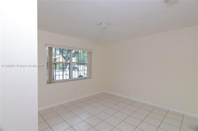 Building Photo - 3373 SW 28th Terrace