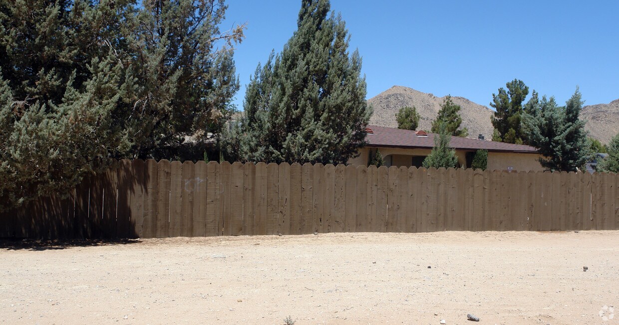 Foto del edificio - 20465 Zuni Rd