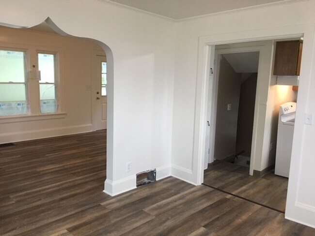 Foto del edificio - Renovated three bedroom home