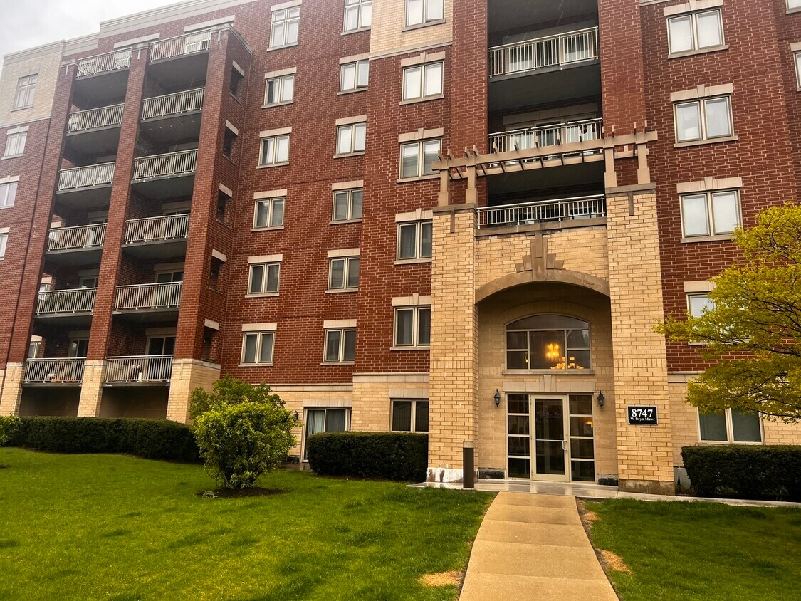 Primary Photo - 8747 W Bryn Mawr Ave