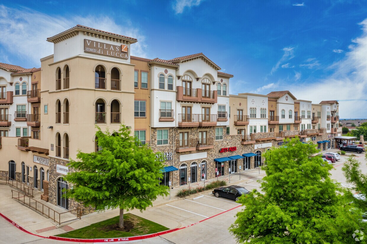 Villas di Lucca Apartments in Mansfield, TX