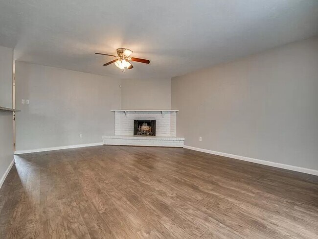 Building Photo - 5225 Knox Dr