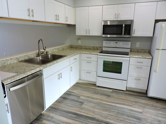 Foto del edificio - 6198 Riverwalk Ln