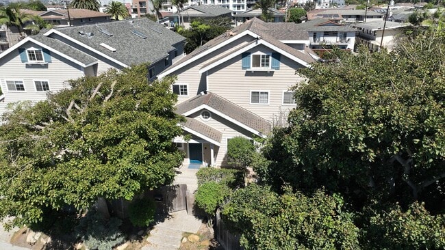 Building Photo - 6534 Del Playa Dr