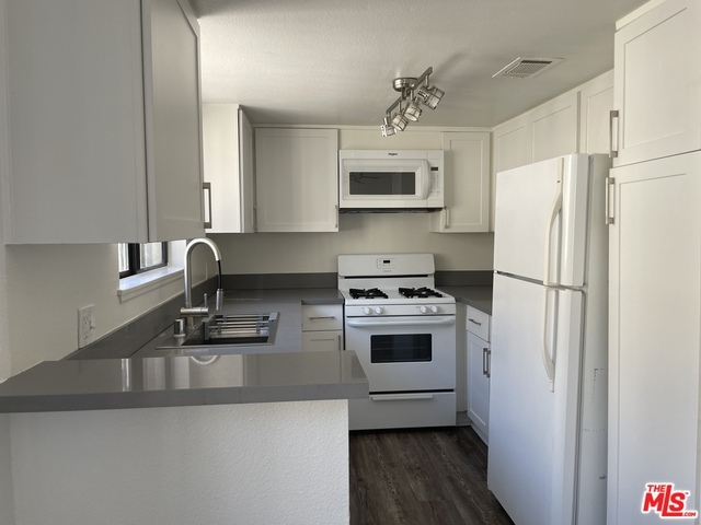 Foto principal - 8319 S Broadway