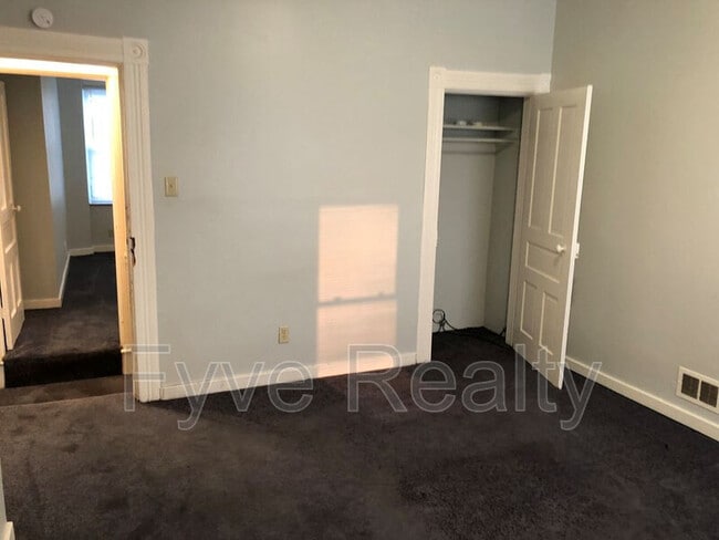 Building Photo - 826 Walbridge St