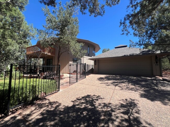 Building Photo - 335 Foothills S Dr