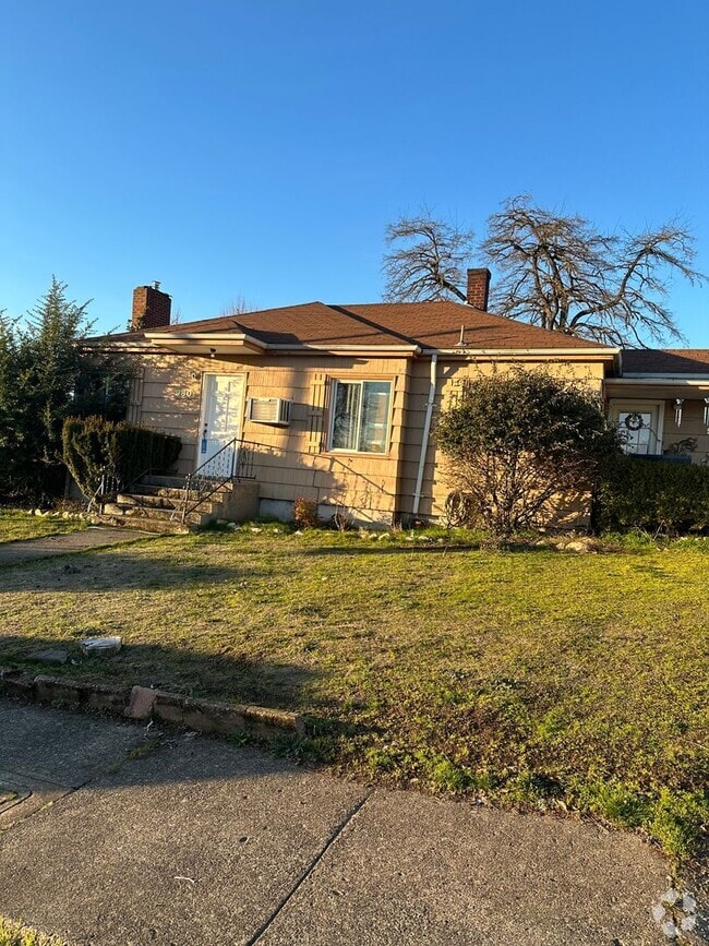 Building Photo - 581 NE Alameda Ave