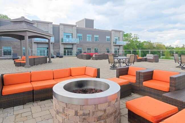 Building Photo - Mequon Reserve