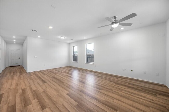 Foto del edificio - 1711 Henbit Ln