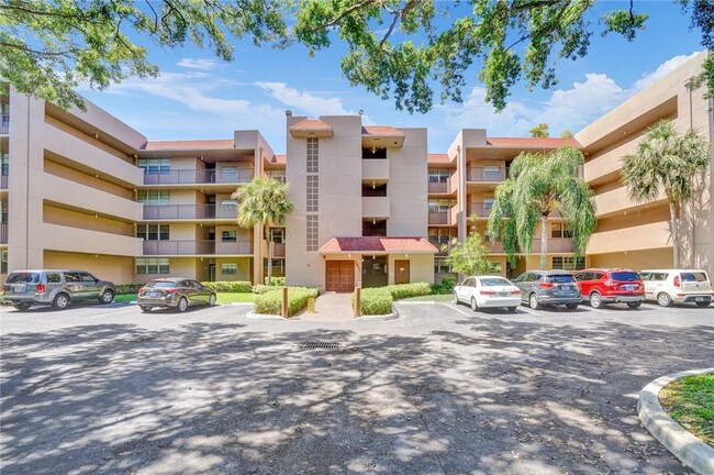 Building Photo - 1830 Sabal Palm Dr