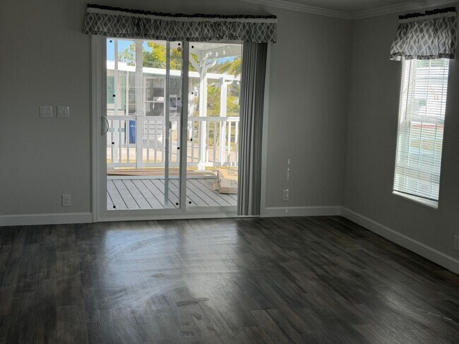 Building Photo - 160 4th St W