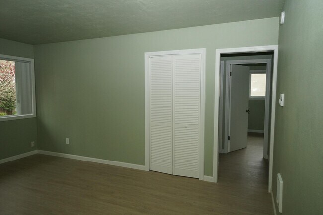 Foto del edificio - 258 Evergreen Rd