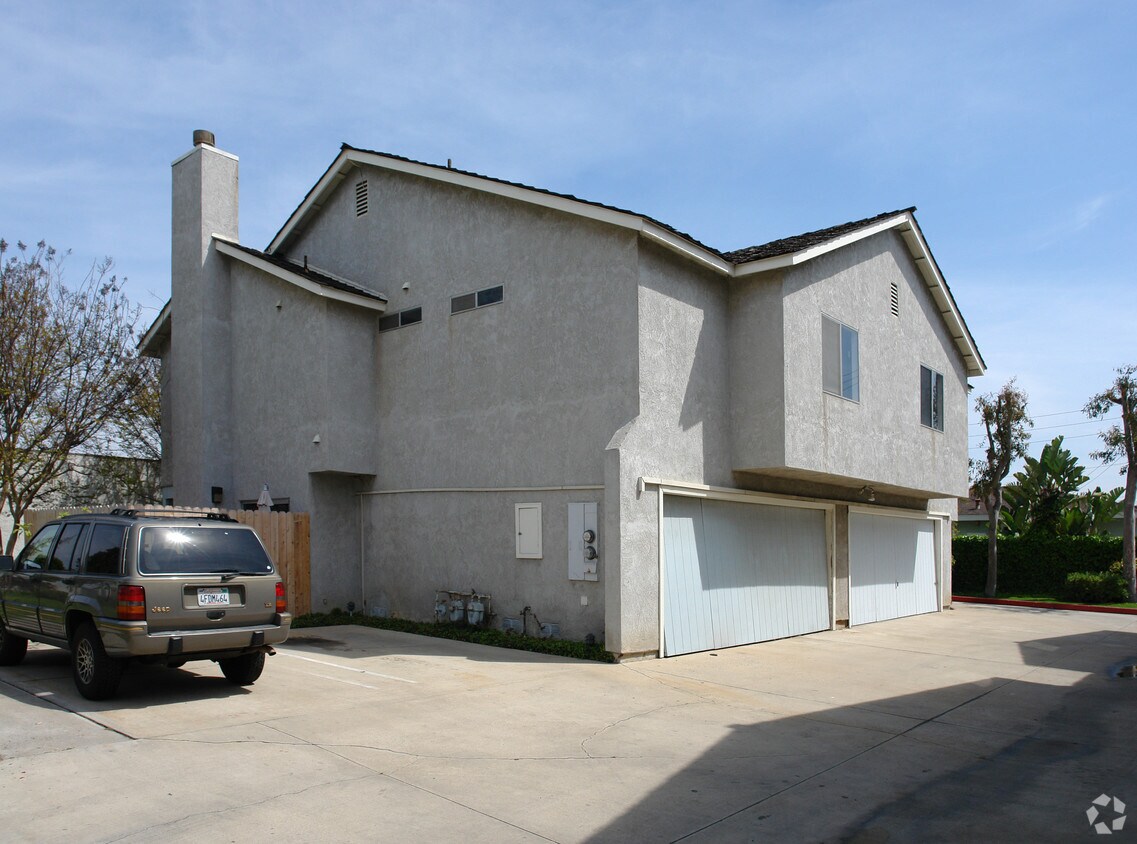Primary Photo - 936 W 18th St