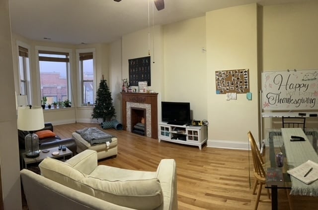 Building Photo - 1117 W Belmont Ave