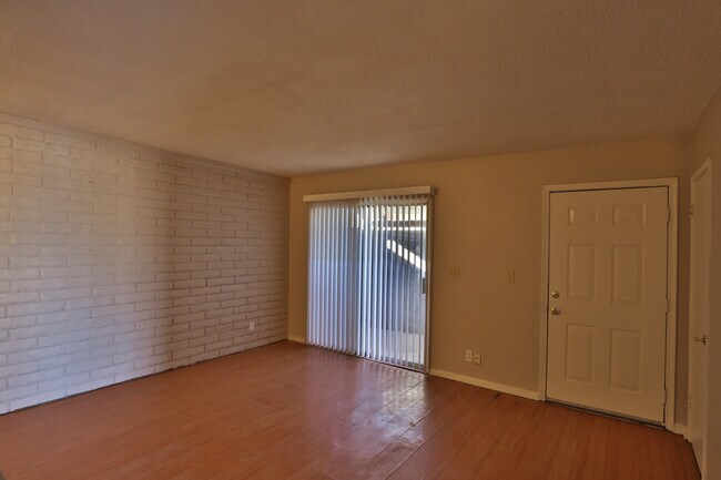 Foto del edificio - 14 W Southern Ave