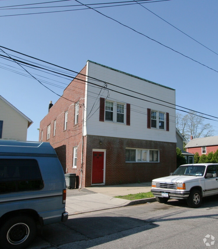 44 Avenue A, Port Washington, NY 11050 Apartments in Port Washington