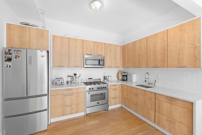 Foto del edificio - 517 W 45th St