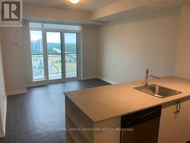 Photo du bâtiment - 2550 Eglinton Ave W