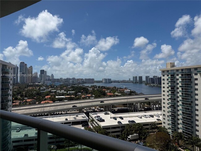 Foto del edificio - 19380 Collins Ave