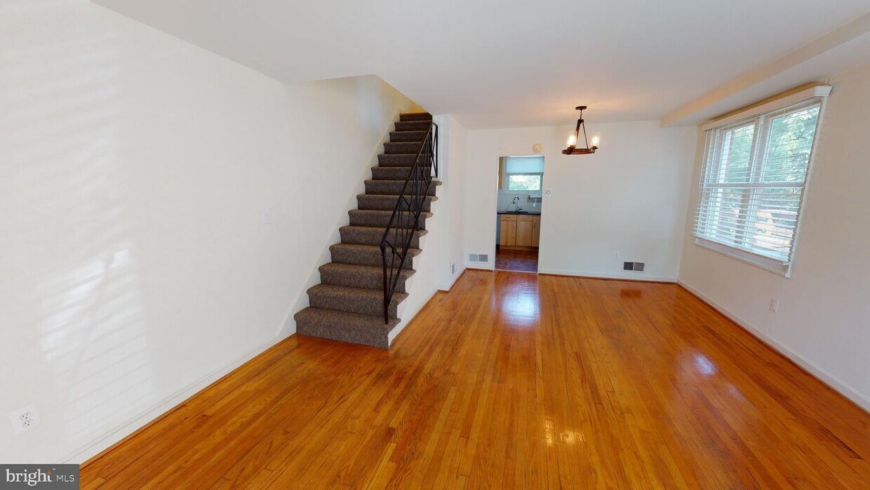 Primary Photo - 16 E Taylor Run Pkwy