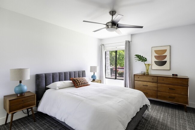 Building Photo - Serene Oasis Condo in Palm Springs (Monthly Only - No Long Term)