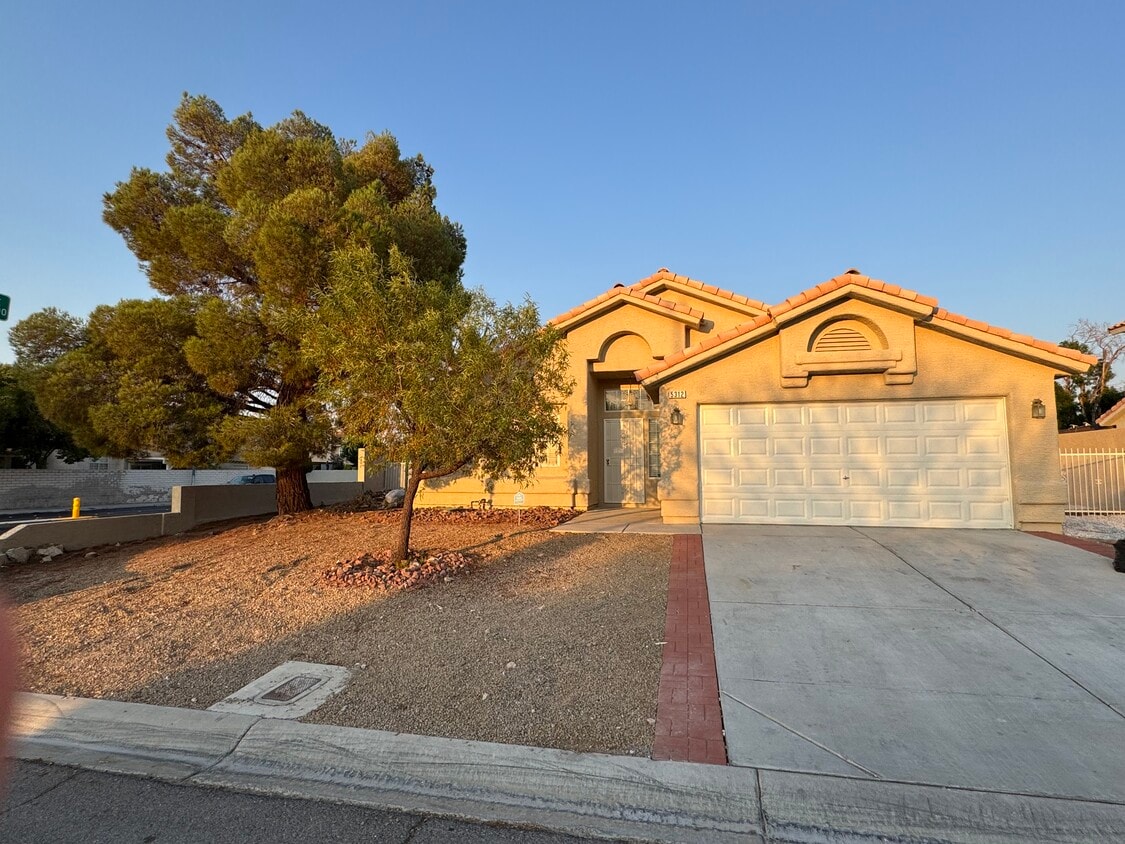 Primary Photo - 5312 Great Pine Dr