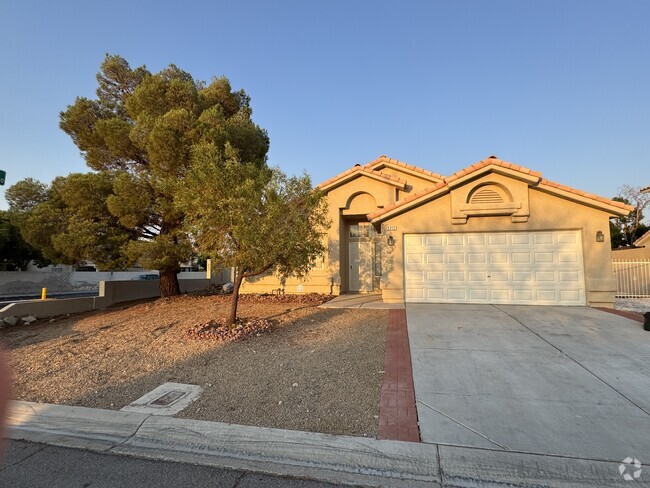 Building Photo - 5312 Great Pine Dr