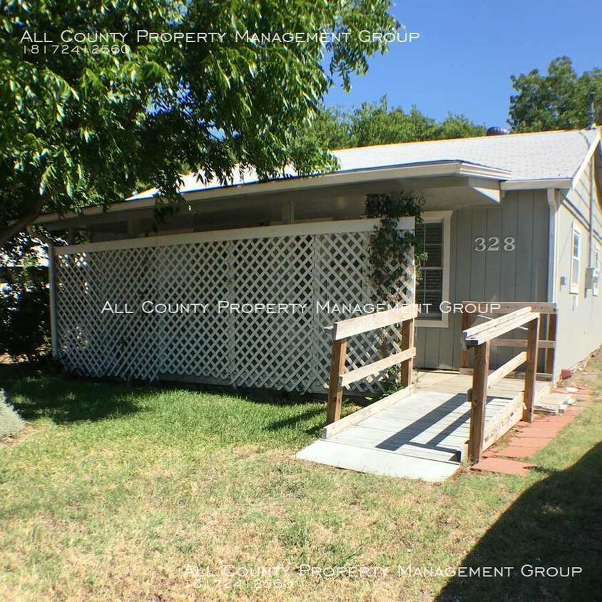 Primary Photo - 328 W McLeroy Blvd